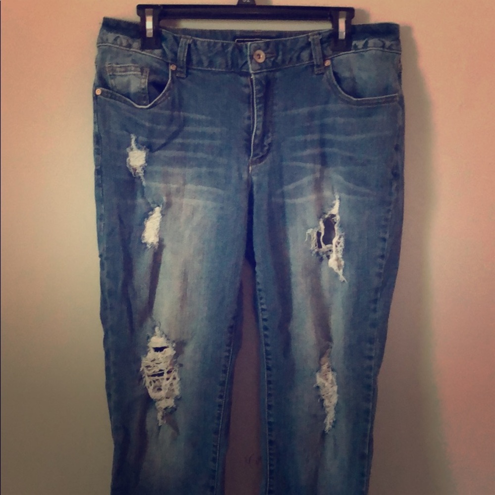 Distressed capris